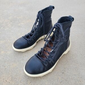 John Fluevog Urban Angels Takami Sporty Lace-Up Ankle Boot Size 6